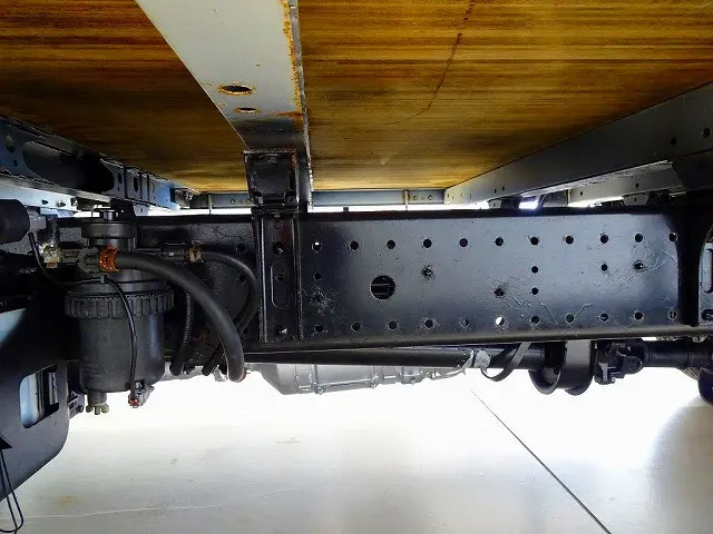 シャーシは 錆止め/マフラー塗装 仕上げに力を入れています。|日野 デュトロ 2RG-XZU710M(2WD)の写真34