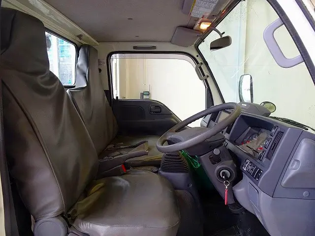 いすゞ エルフ 2RG-NHS88A(4WD)の写真6