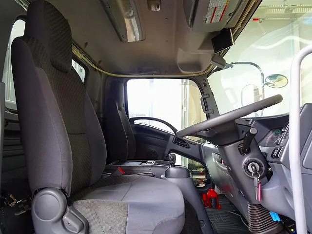 いすゞ フォワード 2RG-FRR90T2(2WD)の写真6