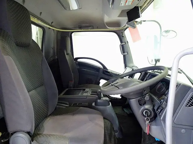 ターボ 排気ブレーキ 坂道発進補助装置 車線逸脱警報装置 衝突被害軽減ブレーキ アイドリングストップ フォグランプ トラクションコントロール 室内蛍光灯|いすゞ フォワード 2RG-FRR90T2(2WD)の写真6