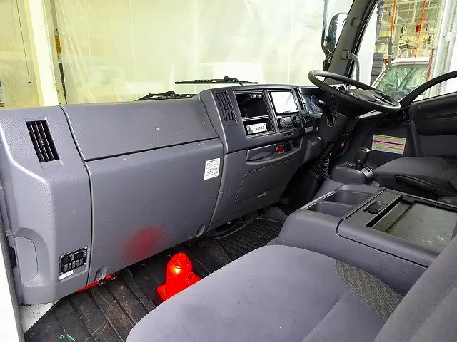 いすゞ フォワード 2RG-FRR90T2(2WD)の写真7