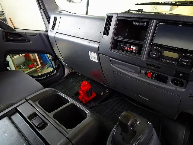 いすゞ フォワード 2RG-FRR90T2(2WD)の写真9