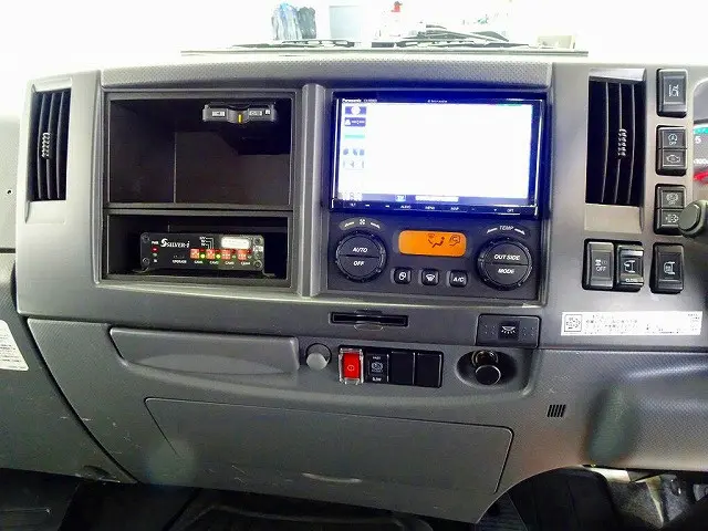 ターボ 排気ブレーキ 坂道発進補助装置 車線逸脱警報装置 衝突被害軽減ブレーキ アイドリングストップ フォグランプ トラクションコントロール 室内蛍光灯|いすゞ フォワード 2RG-FRR90T2(2WD)の写真10