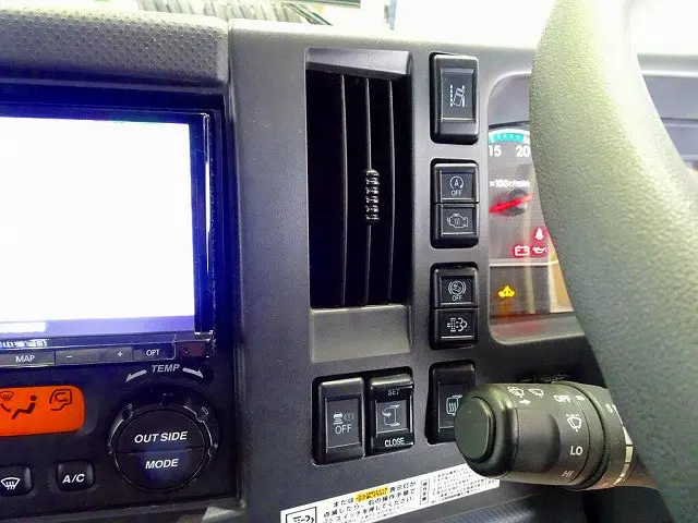 いすゞ フォワード 2RG-FRR90T2(2WD)の写真11