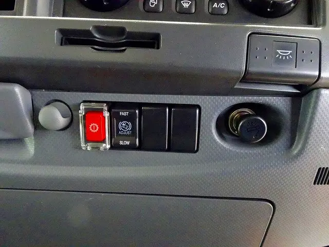 いすゞ フォワード 2RG-FRR90T2(2WD)の写真12