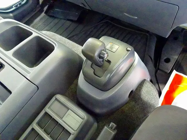 フロアAT 2ペダル|いすゞ フォワード 2RG-FRR90T2(2WD)の写真18