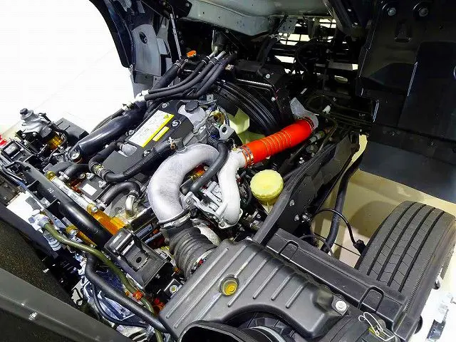 エンジンルーム|いすゞ フォワード 2RG-FRR90T2(2WD)の写真38
