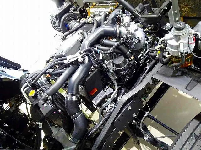 エンジンルーム|いすゞ フォワード 2RG-FRR90T2(2WD)の写真39