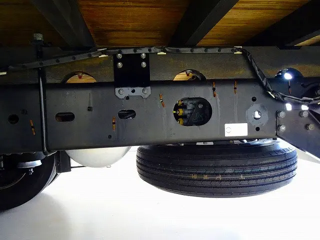 シャーシは 錆止め/マフラー塗装 仕上げに力を入れています。|いすゞ フォワード 2RG-FRR90T2(2WD)の写真43