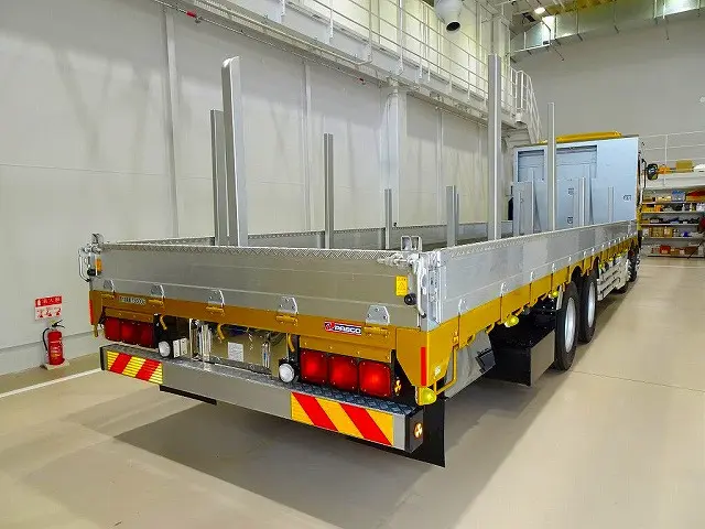 お問合せ管理No.A559　R3 ギガ 13.6t 4軸 アルミブロック 平ボデー リアエアサス 380ps　|いすゞ ギガ 2PG-CYJ77C(8x4)の写真3