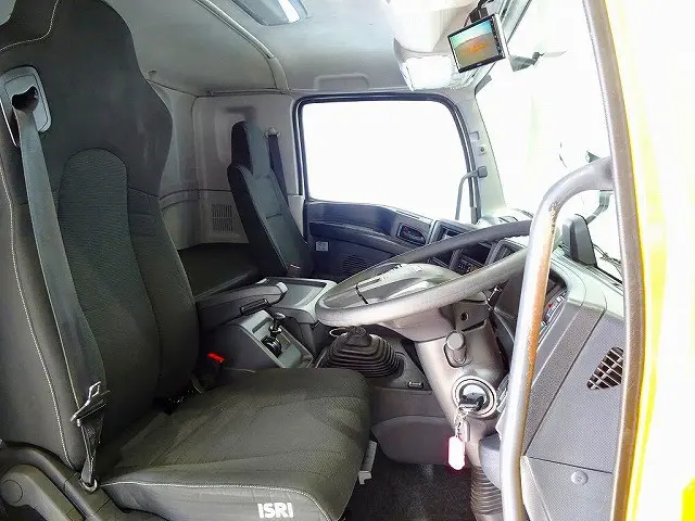 排気ブレーキ　T/Mリターダ　デフロック　坂道発進補助装置　車線逸脱警報装置　衝突被害軽減ブレーキ　アイドリングストップ　フォグランプ　トラクションコントロール　|いすゞ ギガ 2PG-CYJ77C(8x4)の写真6