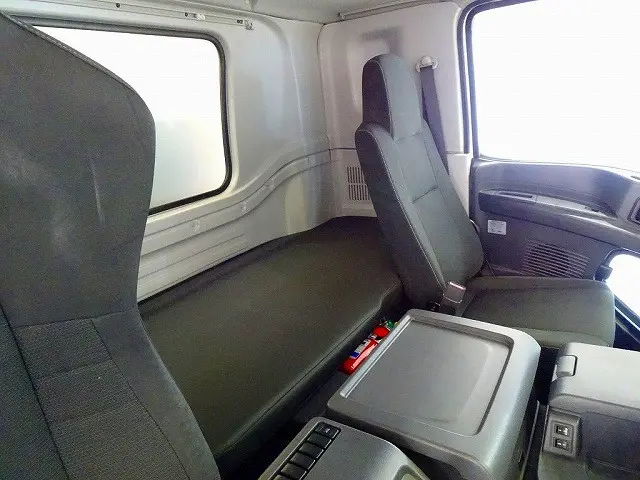 いすゞ ギガ 2PG-CYJ77C(8x4)の写真7