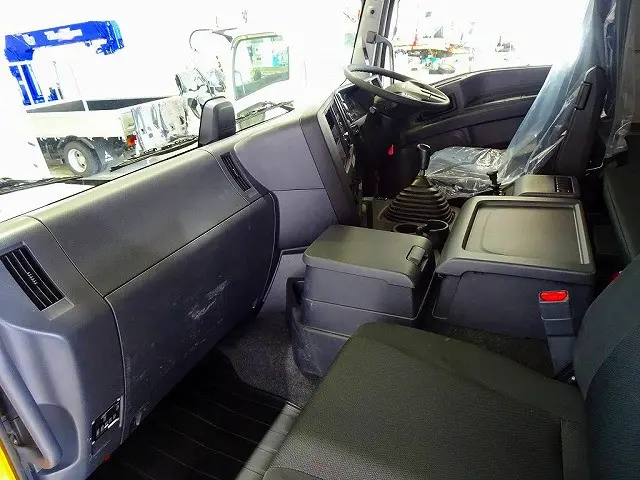 オートAC　PS　PW　SRS　ABS　キーレス　左電格ミラー/ヒーター/ワイパー　運転席ISRIエアサスシート/肘掛付/ヒーター/クーラー　AM/FM　ETC2.0　バックモニター|いすゞ ギガ 2PG-CYJ77C(8x4)の写真8
