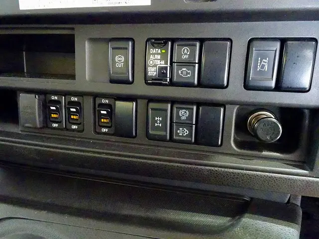 いすゞ ギガ 2PG-CYJ77C(8x4)の写真12