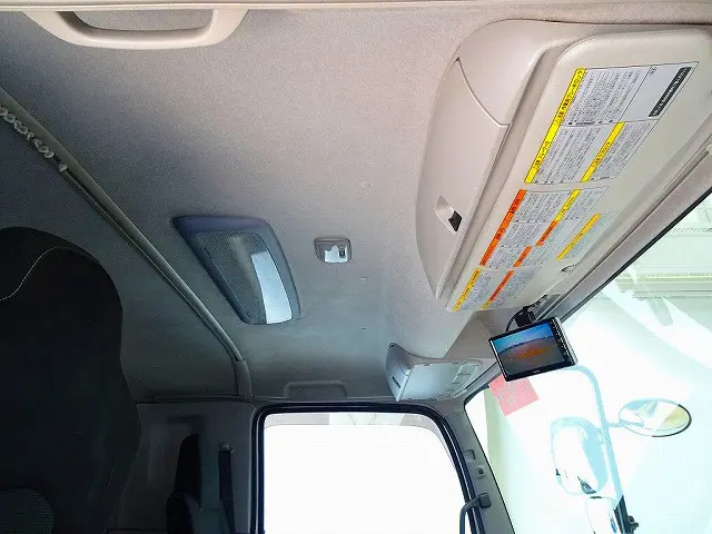 2人乗り　ベッド付　室内LED灯|いすゞ ギガ 2PG-CYJ77C(8x4)の写真16