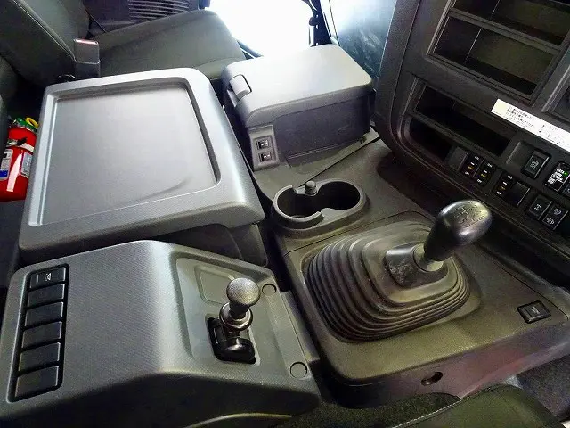 フロア7MT|いすゞ ギガ 2PG-CYJ77C(8x4)の写真17