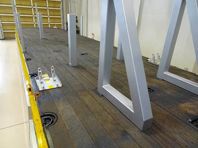 荷台内寸：960×243×28　五方開　左右中間/リアアオリ支柱脱着可　左右床フック13対/中央埋め込みフック12個|いすゞ ギガ 2PG-CYJ77C(8x4)の写真31