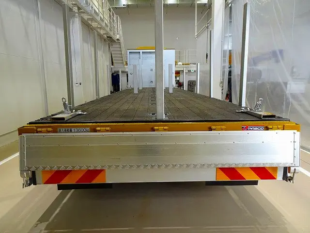 荷台内寸：960×243×28　左右はじスタンション穴5対/中央7対　リア入口中央幌シート用スタンション/各スタンションバー付|いすゞ ギガ 2PG-CYJ77C(8x4)の写真34