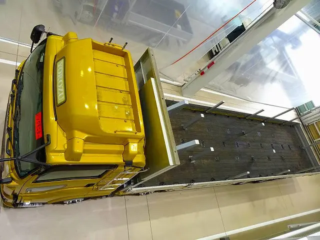 キャブ左右ステンレス製はしご　FRP製ルーフキャリア/行燈付|いすゞ ギガ 2PG-CYJ77C(8x4)の写真35