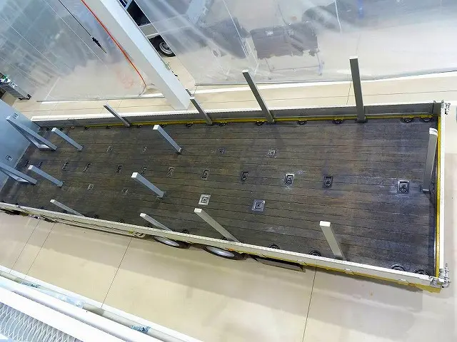 荷台内寸：960×243×28　左右はじスタンション穴5対/中央7対　リア入口中央幌シート用スタンション/各スタンションバー付|いすゞ ギガ 2PG-CYJ77C(8x4)の写真36