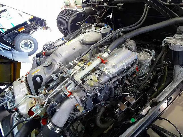 エンジンルーム|いすゞ ギガ 2PG-CYJ77C(8x4)の写真38