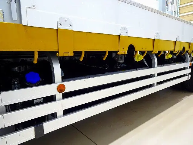 アドブルー　燃料タンク300L×2個　ステンレス製リアフェンダー　アルミ製サイドガード|いすゞ ギガ 2PG-CYJ77C(8x4)の写真40