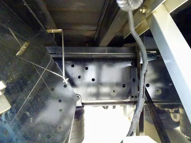 シャーシは 錆止め/マフラー塗装 仕上げに力を入れています。|いすゞ ギガ 2PG-CYJ77C(8x4)の写真47