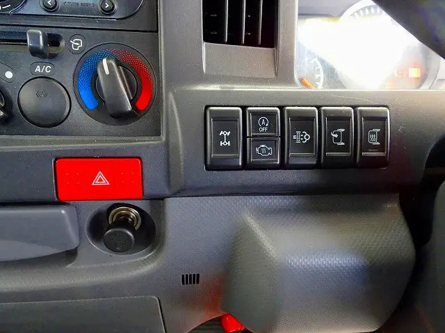 いすゞ エルフ TRG-NHS85A(4WD)の写真11