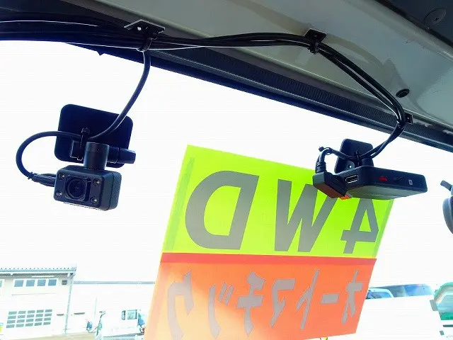 ドライブレコーダー|いすゞ エルフ TRG-NHS85A(4WD)の写真13