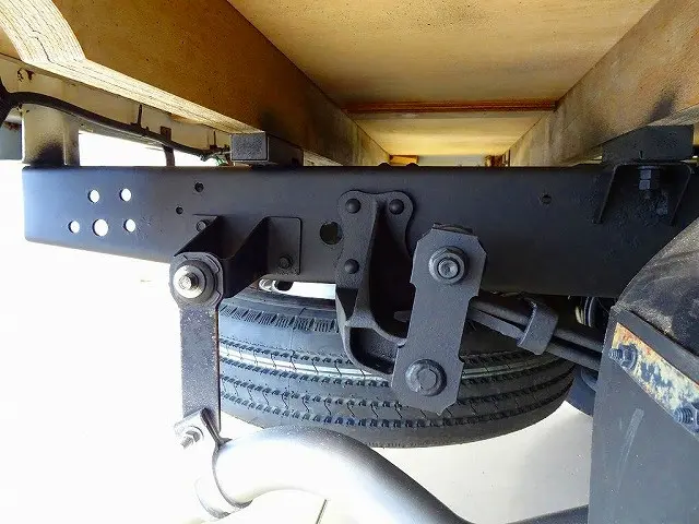 シャーシは 錆止め/マフラー塗装 仕上げに力を入れています。|いすゞ エルフ TRG-NHS85A(4WD)の写真40