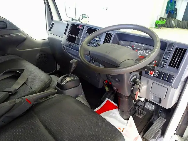AC　PS　PW　SRS　ABS　キーレス　AMラジオ　ETC　ターボ　トラクションコントロール|いすゞ エルフ TPG-NJR85A(2WD)の写真5