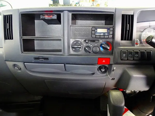 AC　PS　PW　SRS　ABS　キーレス　AMラジオ　ETC　ターボ　トラクションコントロール|いすゞ エルフ TPG-NJR85A(2WD)の写真10