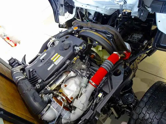 エンジンルーム|いすゞ エルフ TPG-NJR85A(2WD)の写真30