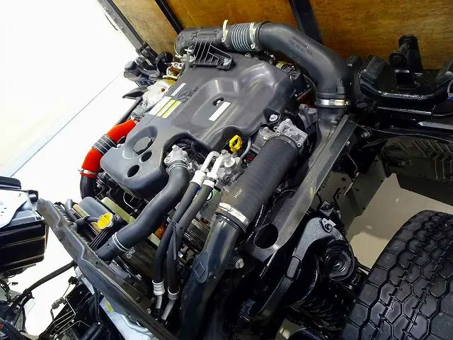 エンジンルーム|いすゞ エルフ TPG-NJR85A(2WD)の写真31