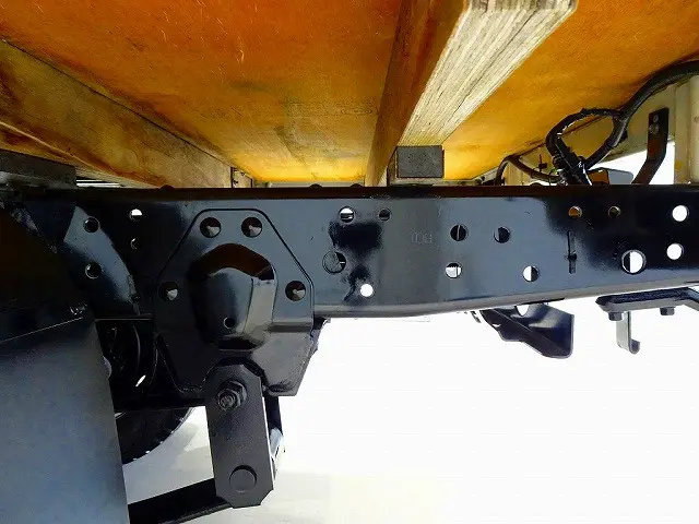 燃料タンク75L　シャーシは 錆止め/マフラー塗装 仕上げに力を入れています。|いすゞ エルフ TPG-NJR85A(2WD)の写真34