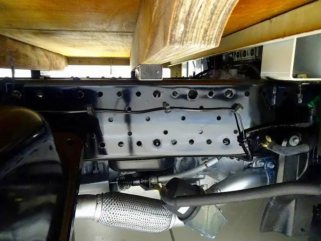 燃料タンク75L　シャーシは 錆止め/マフラー塗装 仕上げに力を入れています。|いすゞ エルフ TPG-NJR85A(2WD)の写真37