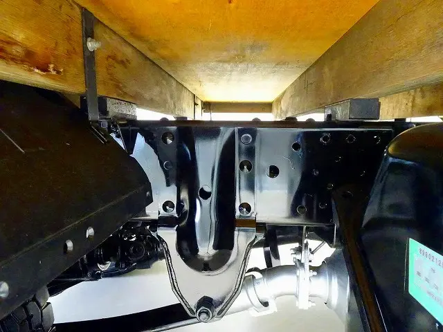 燃料タンク75L　シャーシは 錆止め/マフラー塗装 仕上げに力を入れています。|いすゞ エルフ TPG-NJR85A(2WD)の写真39