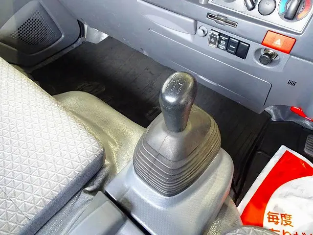 フロア5MT|いすゞ エルフ 2PG-NPS88AR(4WD)の写真16