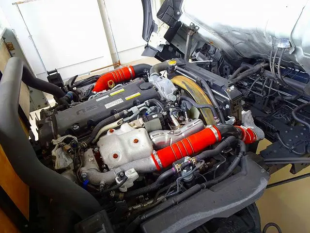 エンジンルーム|いすゞ エルフ 2PG-NPS88AR(4WD)の写真33