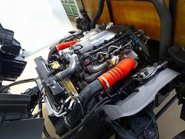エンジンルーム|いすゞ エルフ 2PG-NPS88AR(4WD)の写真34