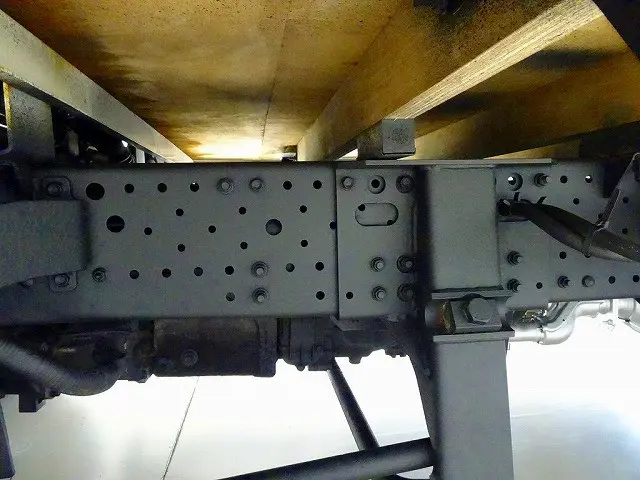 シャーシは 錆止め/マフラー塗装 仕上げに力を入れています。|いすゞ エルフ 2PG-NPS88AR(4WD)の写真35