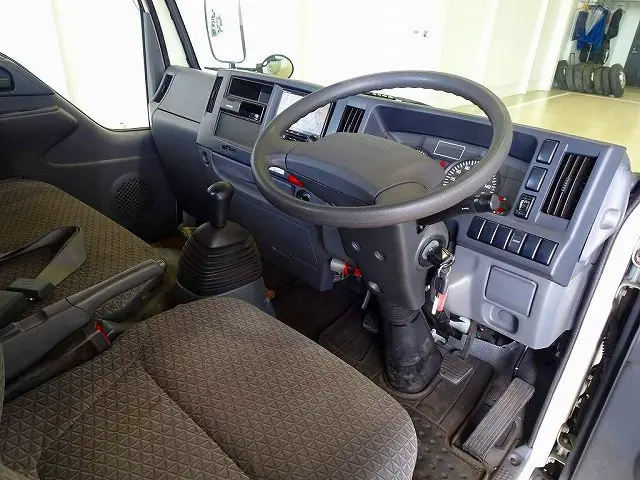 いすゞ エルフ TRG-NHR85A(2WD)の写真5