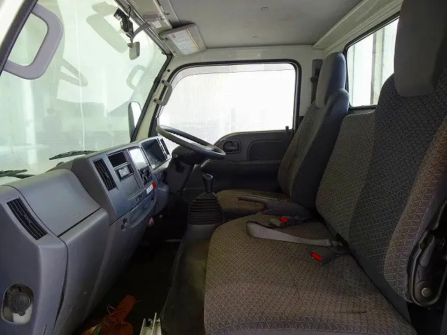 いすゞ エルフ TRG-NHR85A(2WD)の写真8