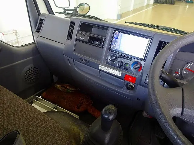 いすゞ エルフ TRG-NHR85A(2WD)の写真9