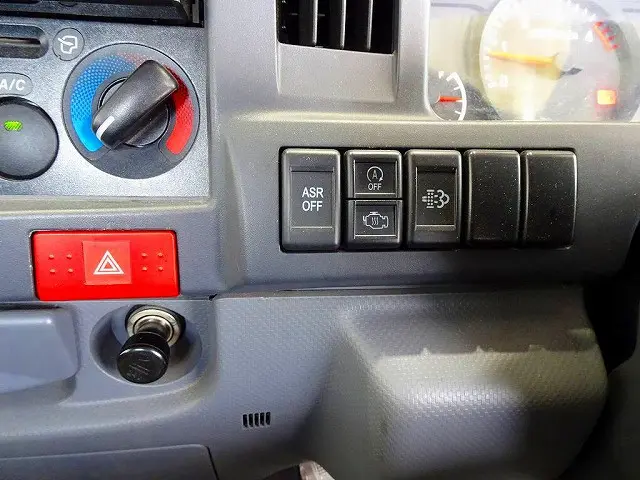 いすゞ エルフ TRG-NHR85A(2WD)の写真11