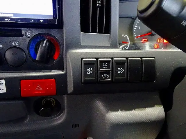 いすゞ エルフ TRG-NHR85A(2WD)の写真11