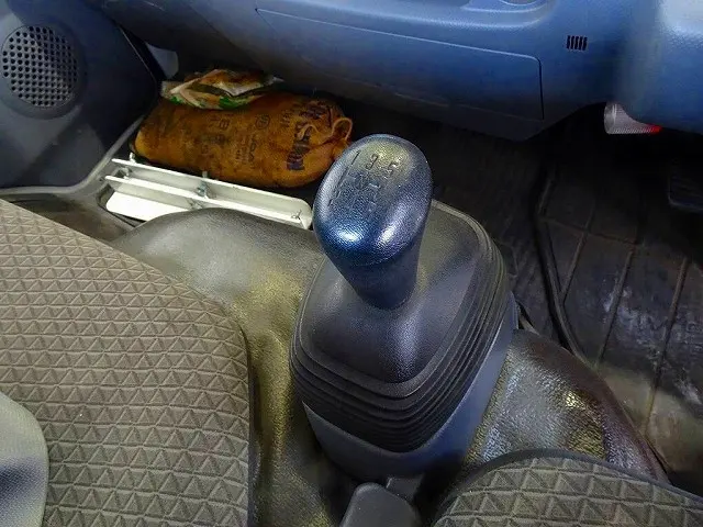 いすゞ エルフ TRG-NHR85A(2WD)の写真17