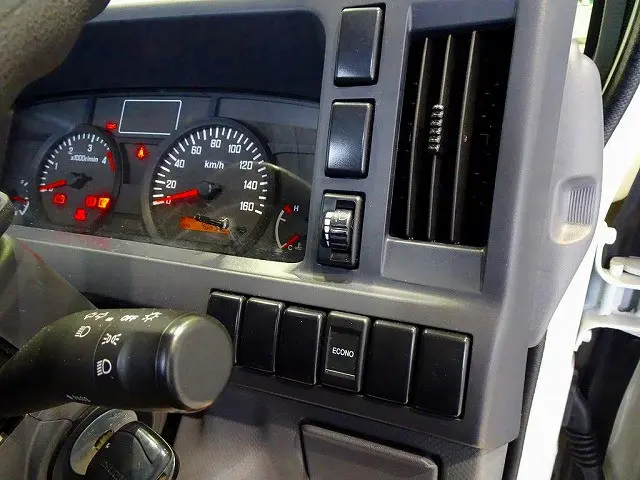 いすゞ エルフ TRG-NHR85A(2WD)の写真19