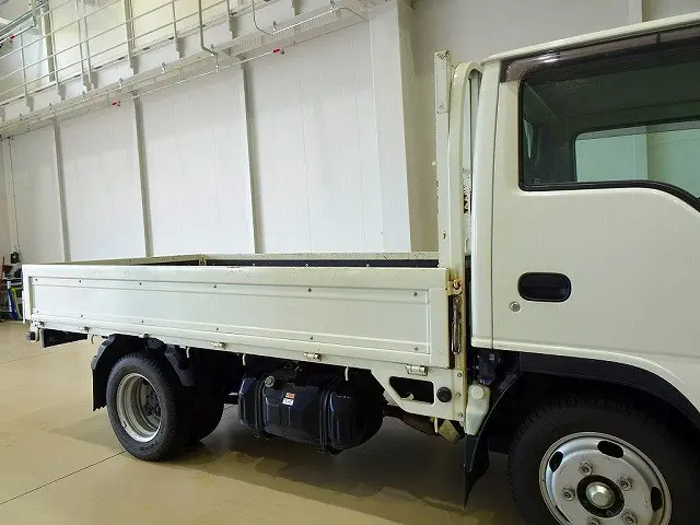 いすゞ エルフ TRG-NHR85A(2WD)の写真23