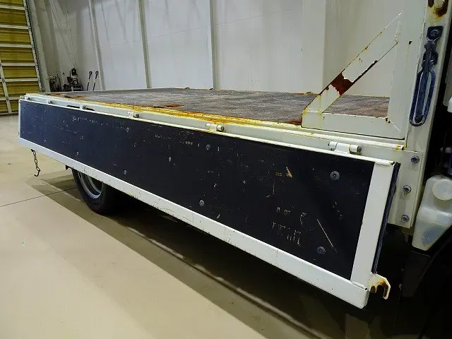 荷台内寸：311×162×38　三方開　埋め込みフック4対　前立て鳥居補強加工(ボルト止め)/回転Jフック2個/左右角出しアングル付　リアアオリチェーン2個|いすゞ エルフ TRG-NHR85A(2WD)の写真27